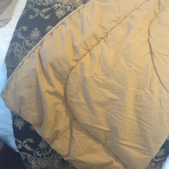 King Size Burgundy and Black and Gold Comforter - Picture 5 of 6